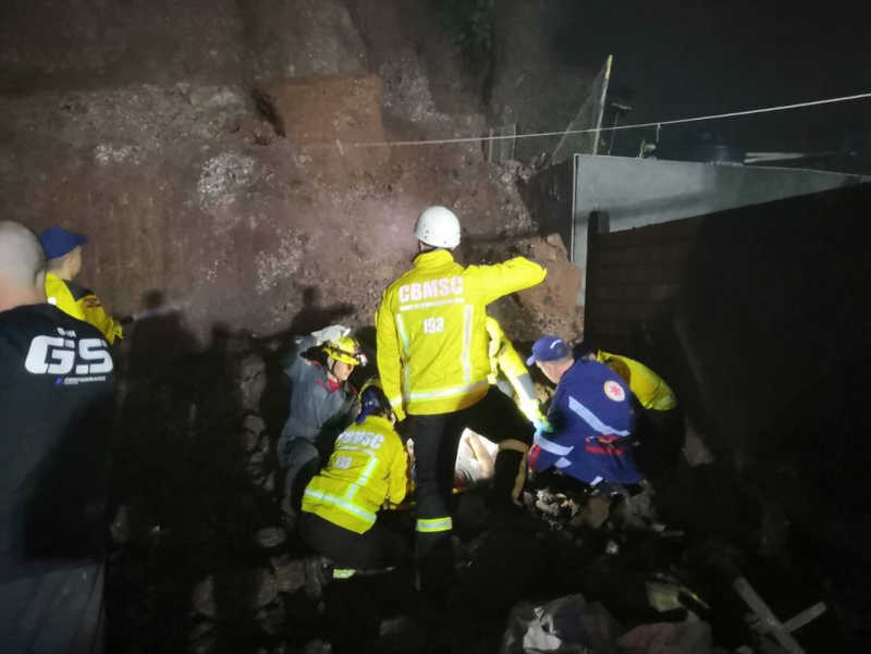 Homem arrisca a própria vida para salvar cachorro e é soterrado em Joaçaba, SC
