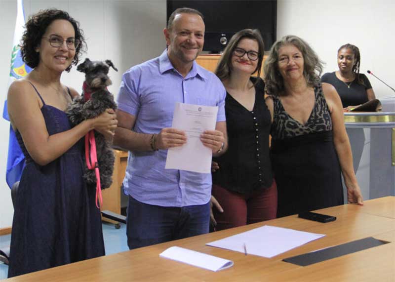 Lei que regulamenta a proteção e o apoio ao animal comunitário é sancionada em Araraquara, SP