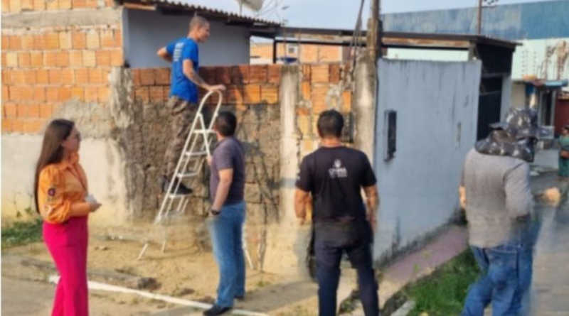 Cadelas desnutridas são resgatadas após serem abandonadas em casa no Tarumã, em Manaus