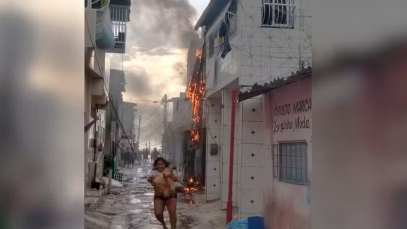 Mulher resgata cachorro e foge de incêndio em fiação em Fortaleza, CE
