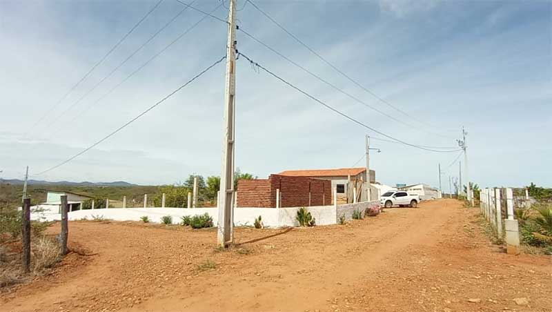 Canil construído por Cléo Moura em Cajazeiras (Foto: Elmo Lacerda/TV Diário do Sertão)
