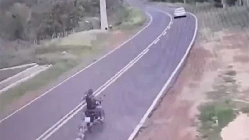 VÍDEO: homem é preso após arrastar cachorro na traseira de motocicleta no Maranhão