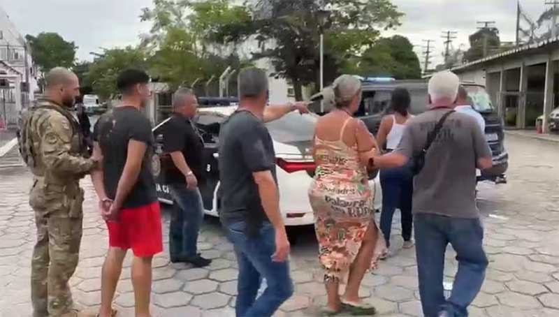 Polícia prende mãe, filho e filha suspeitos de matar vendedor de água no Rio — Foto: Reprodução