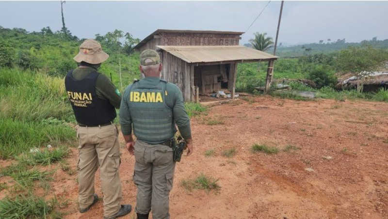 Agentes do Ibama e da Funai trabalharam na desintrusão do território | Divulgação/Ascom