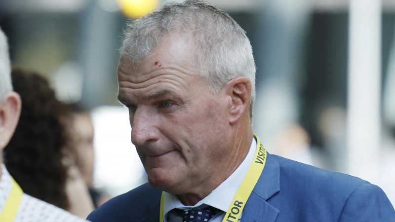 Austrália: ex-treinador enfrentou o tribunal onde a filmagem dele dando choques em cavalos foi exibida