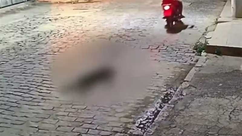 Cão amarrado por corda é arrastado por motociclista pelas ruas de cidade no ES; VÍDEO
