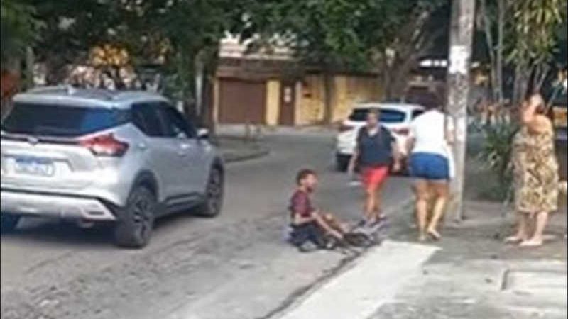 Cachorro de morador de rua morre depois de ser baleado por comerciante na zona oeste do Rio